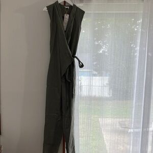 100% European  Olive Green Sleeveless Jumpsuit